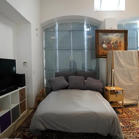 Large Kamara Nikozja