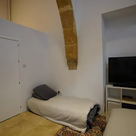 Large Kamara *