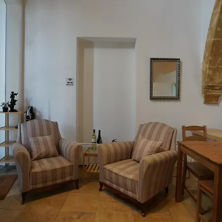 Large Kamara * Nicosia