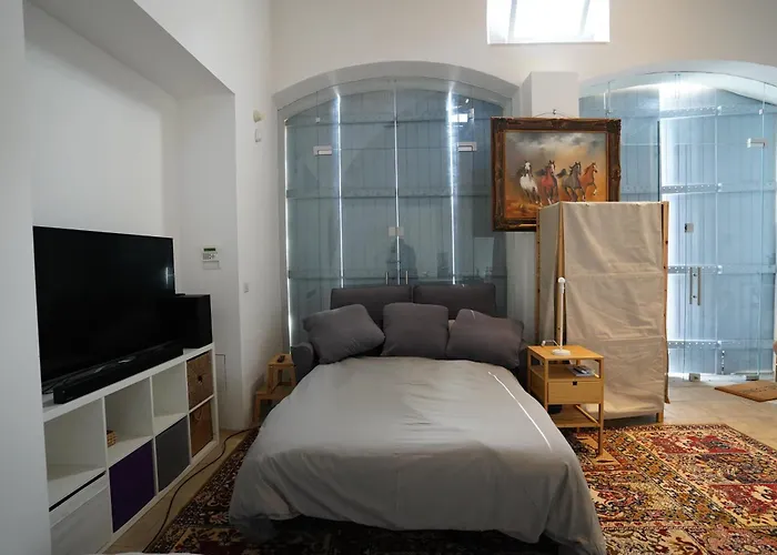 Large Kamara Λευκωσία